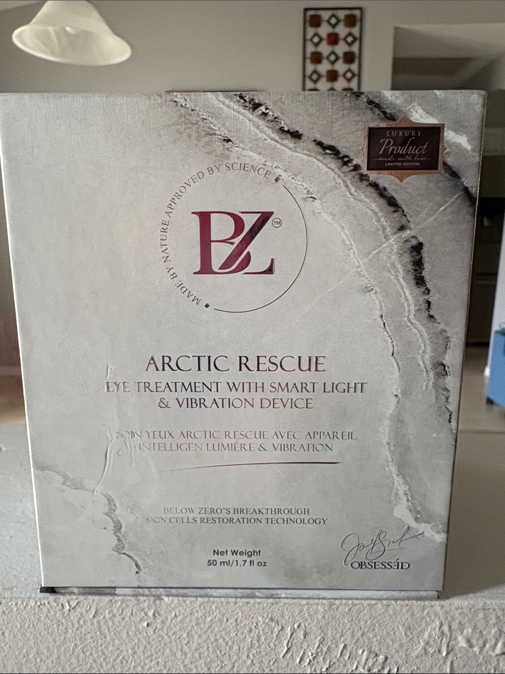 BELOW ZERO Arctic Rescue Eye Treatment with Smart Light & Vibration — White